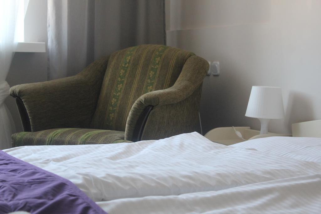 Hotel Pod Debem Зелёна-Гура Экстерьер фото