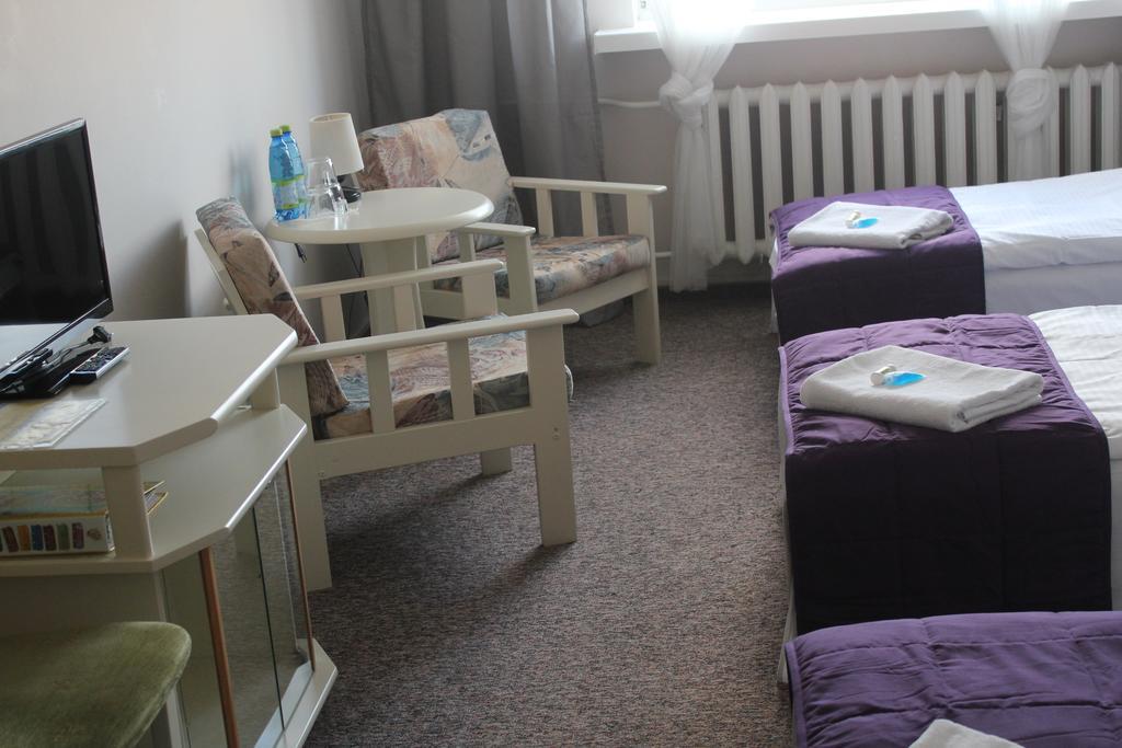 Hotel Pod Debem Зелёна-Гура Экстерьер фото